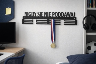Wieszak na medale Nigdy się nie poddawaj 62cm